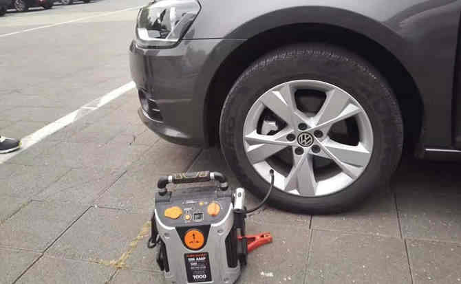 胡杨河汽车搭电案例