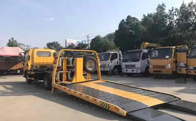 胡杨河汽车中途维修案例